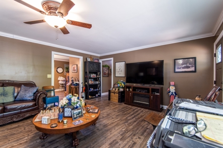 Edge Of Waynesboro Tn Home For Sale 2.6 Ac Recent Remodeled - image 9