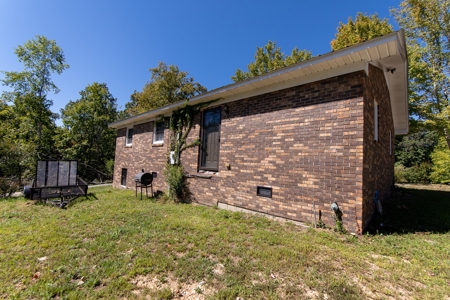 Edge Of Waynesboro Tn Home For Sale 2.6 Ac Recent Remodeled - image 5