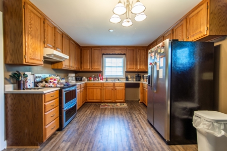 Edge Of Waynesboro Tn Home For Sale 2.6 Ac Recent Remodeled - image 16