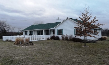 Home for Sale in Iola, KS - image 3