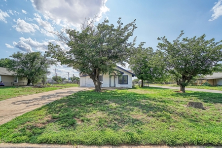 Home For Sale In Altus, Oklahoma - image 1