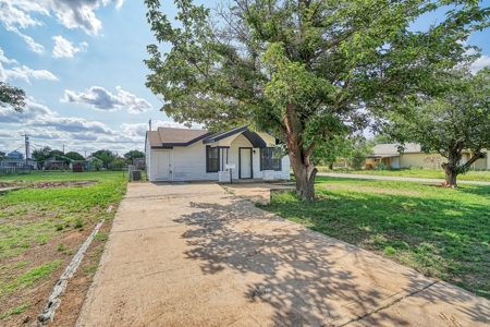Home For Sale In Altus, Oklahoma - image 2
