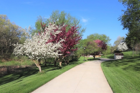 Country estate located on 67-acres with ponds and stream - image 18