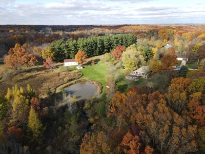 Country estate located on 67-acres with ponds and stream - image 6