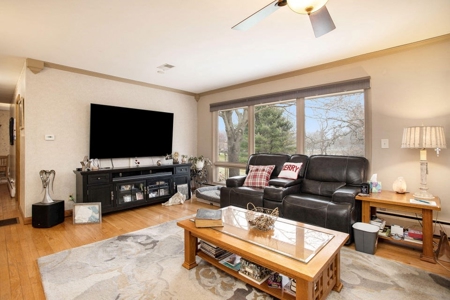 Country estate located on 67-acres with ponds and stream - image 4