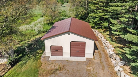 Country estate located on 67-acres with ponds and stream - image 31
