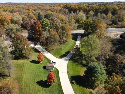 Country estate located on 67-acres with ponds and stream - image 19