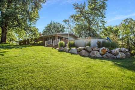 Country estate located on 67-acres with ponds and stream - image 12