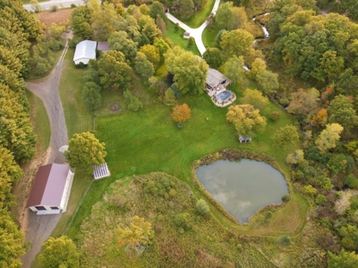 Country estate located on 67-acres with ponds and stream - image 8