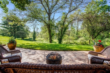 Country estate located on 67-acres with ponds and stream - image 11