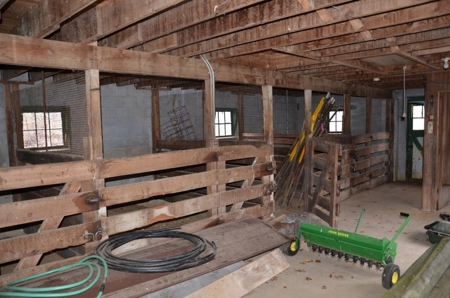 Country estate located on 67-acres with ponds and stream - image 25
