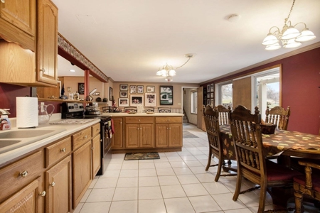 Country estate located on 67-acres with ponds and stream - image 34
