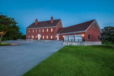 Lake Fork Waterfront 23 Acres 4Br-4.5Ba-3Cg + Huge Shop - image 2
