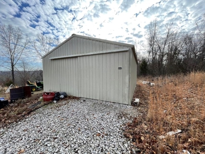 Tiny house and small acreage for sale in Squires mo. - image 11
