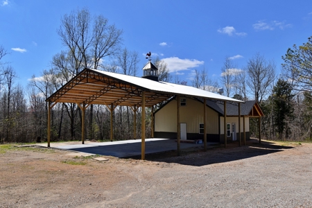 Building & lot near the Tennessee River For Sale! - image 1