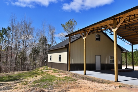Building & lot near the Tennessee River For Sale! - image 13