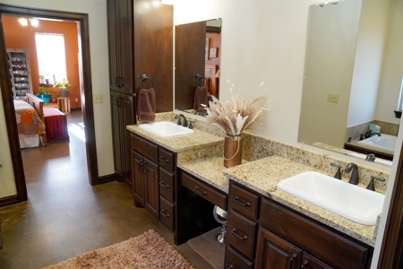 Spacious Home on Recreational Hunting Acreage For Sale - image 15
