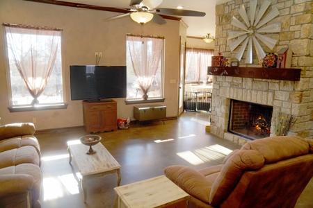 Spacious Home on Recreational Hunting Acreage For Sale - image 2