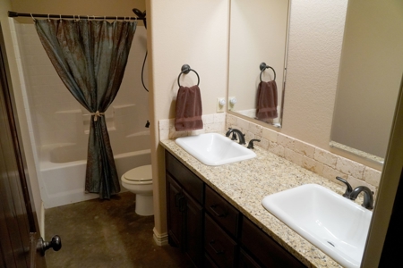Spacious Home on Recreational Hunting Acreage For Sale - image 17