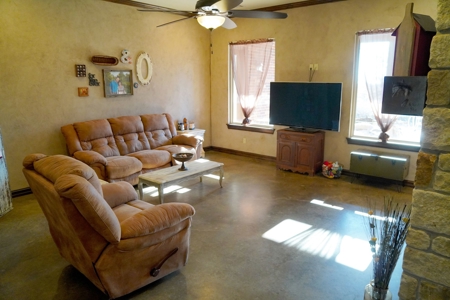 Spacious Home on Recreational Hunting Acreage For Sale - image 3