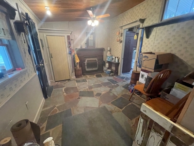 New Matamoras, OH Farmhouse on 10 acre hobby farm - image 42