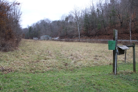 New Matamoras, OH Farmhouse on 10 acre hobby farm - image 14