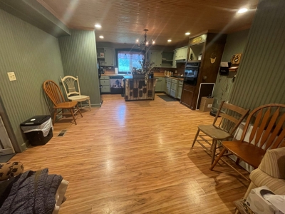New Matamoras, OH Farmhouse on 10 acre hobby farm - image 27