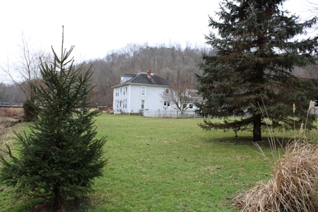 New Matamoras, OH Farmhouse on 10 acre hobby farm - image 16