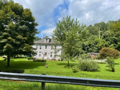New Matamoras, OH Farmhouse on 10 acre hobby farm - image 1