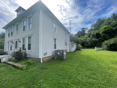 New Matamoras, OH Farmhouse on 10 acre hobby farm - image 40