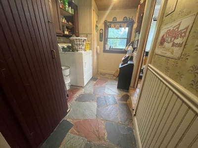New Matamoras, OH Farmhouse on 10 acre hobby farm - image 43
