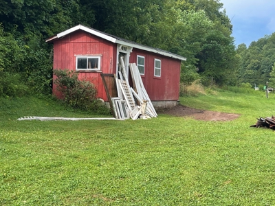 New Matamoras, OH Farmhouse on 10 acre hobby farm - image 37