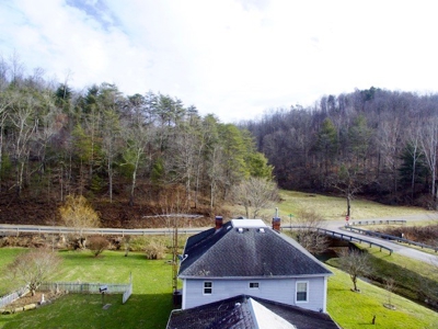 New Matamoras, OH Farmhouse on 10 acre hobby farm - image 21