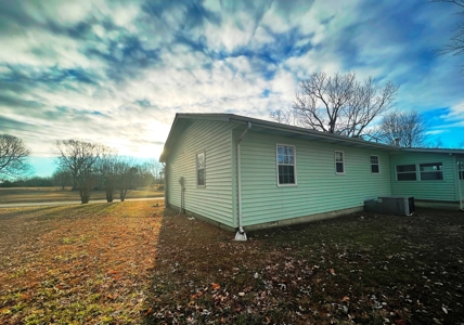 Move in ready home for sale Ash Flat, AR - image 7