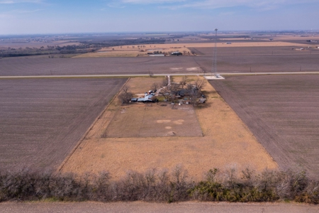 Ranchette For Sale in Taylor Texas - image 7