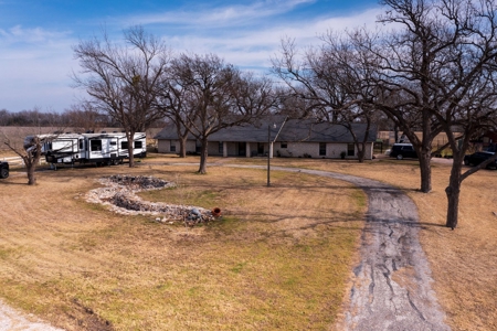 Ranchette For Sale in Taylor Texas - image 32