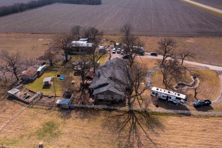 Ranchette For Sale in Taylor Texas - image 6