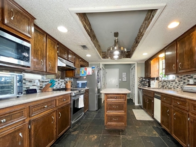 Ranchette For Sale in Taylor Texas - image 8