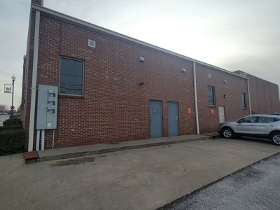 Commercial Building for Sale Stockton Missouri - image 4