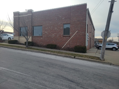 Commercial Building for Sale Stockton Missouri - image 5
