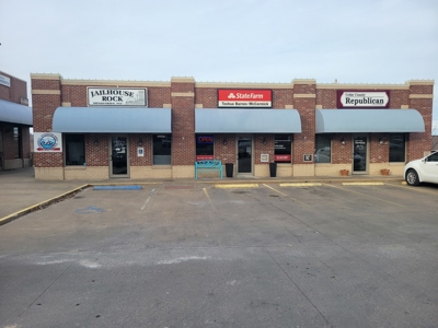 Commercial Building for Sale Stockton Missouri - image 1