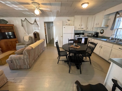 Home On The Canal In Beautiful Suwannee Florida! - image 10