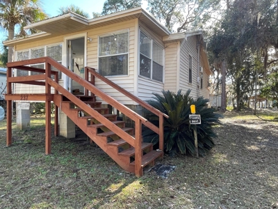 Home On The Canal In Beautiful Suwannee Florida! - image 3
