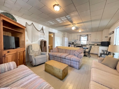 Home On The Canal In Beautiful Suwannee Florida! - image 5