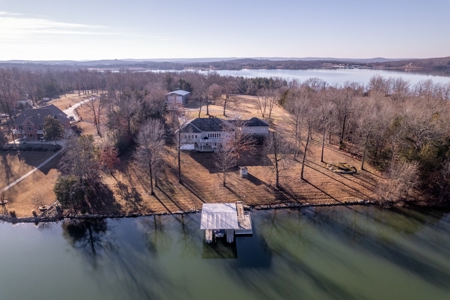 Luxury Lakefront Home In Arkansas - image 44