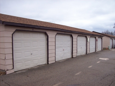 Hartland Wi. Deluxe 3 ranch style 1 story apartment building - image 4