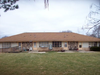 Hartland Wi. Deluxe 3 ranch style 1 story apartment building - image 1