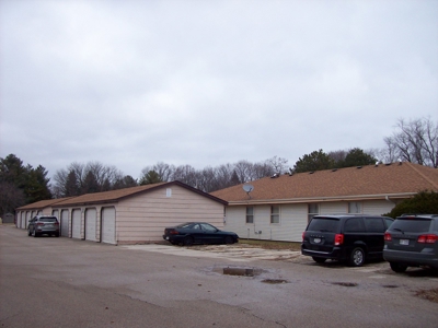 Hartland Wi. Deluxe 3 ranch style 1 story apartment building - image 6