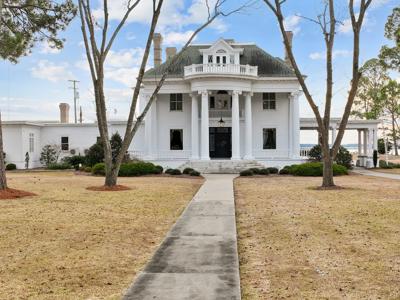 Riverfront Bed and Breakfast Marina for Sale, Belhaven NC - image 1