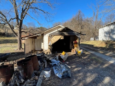Fixer Upper or Investment Property for Sale in Hiwassee VA! - image 2